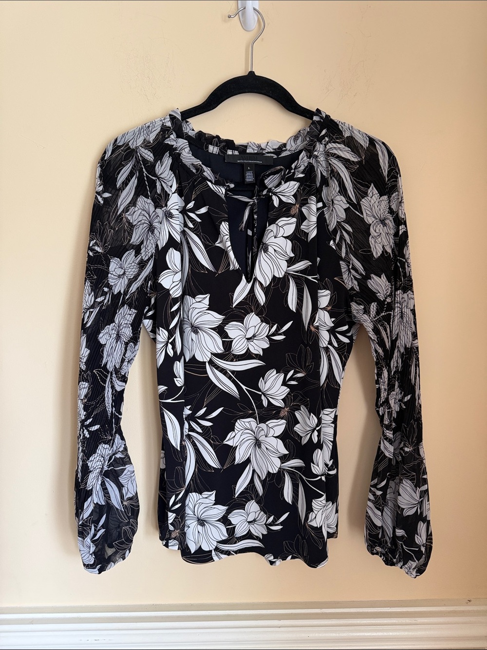 White House‎ Black Market Black Floral Tie-Front Blouse Size Large